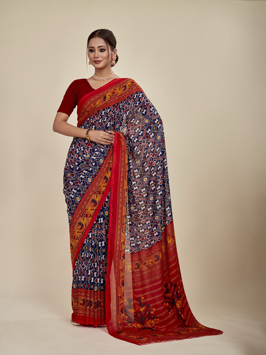 

MAHALASA Ethnic Motifs Printed Pure Georgette Saree, Grey