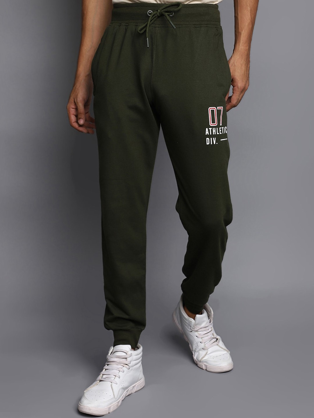 

V-Mart Men Printed Straight Fit Joggers, Olive