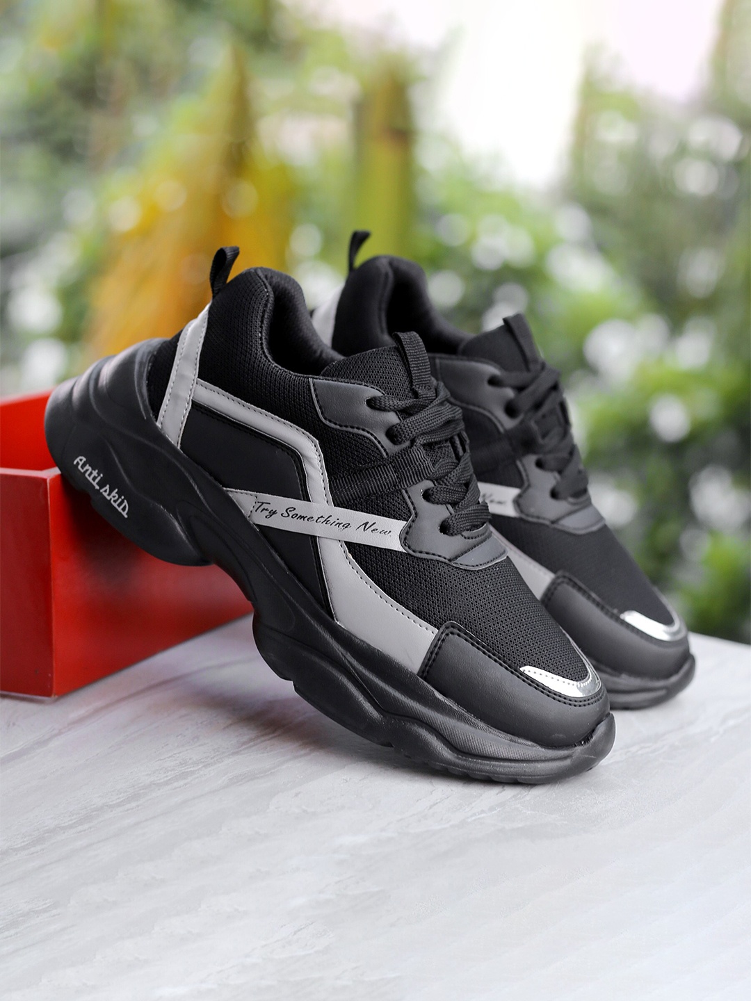 

KRAASA Women Anti-Skid Lace-Up Running Shoes, Black