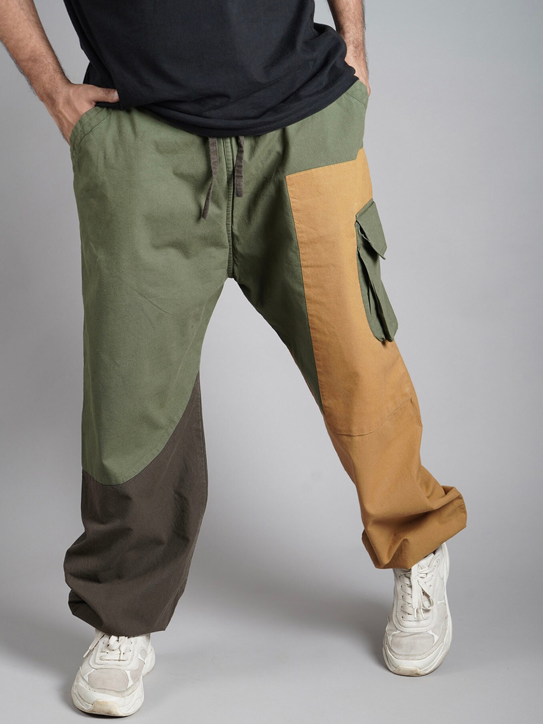 

BOMBAY TROOPER Loose-Fit Cotton Track Pant, Olive