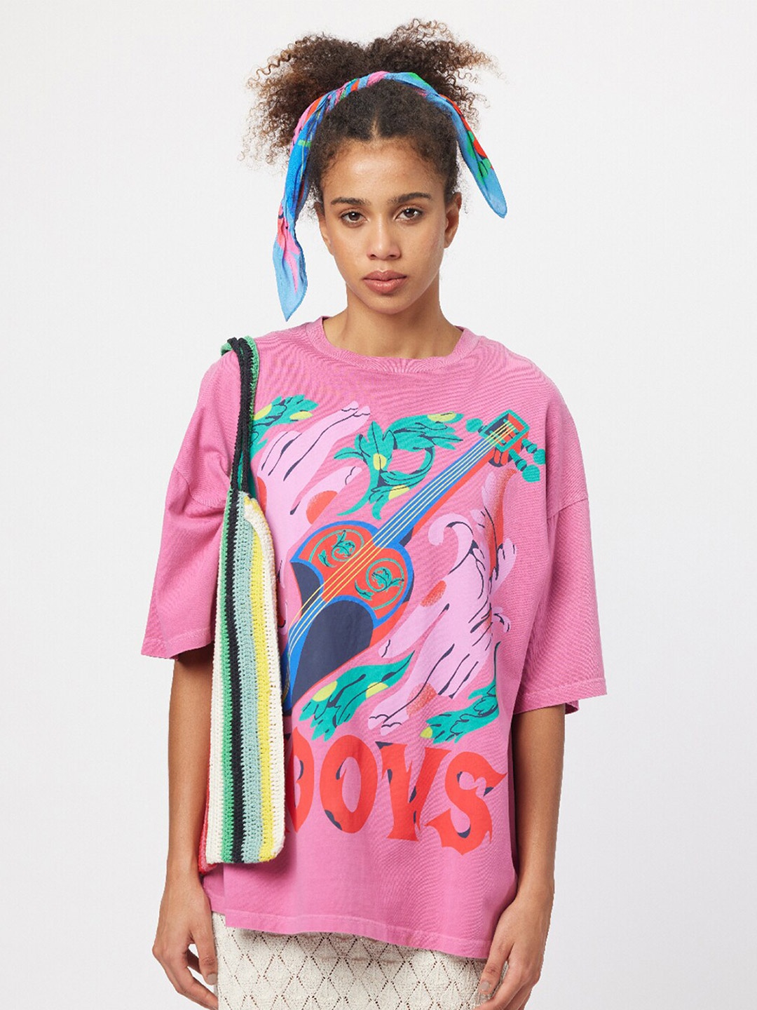 

Koovs Graphic Printed Drop Shoulder Relaxed Fit T-Shirt, Pink