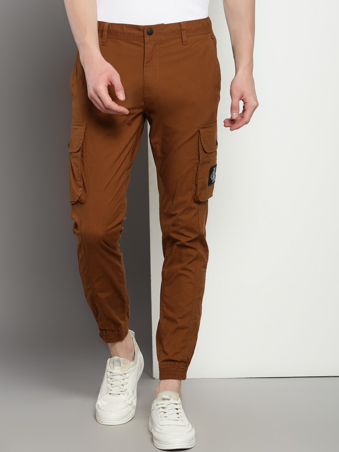 

Calvin Klein Jeans Men Skinny Fit Mid-Rise Cotton Cargos, Brown
