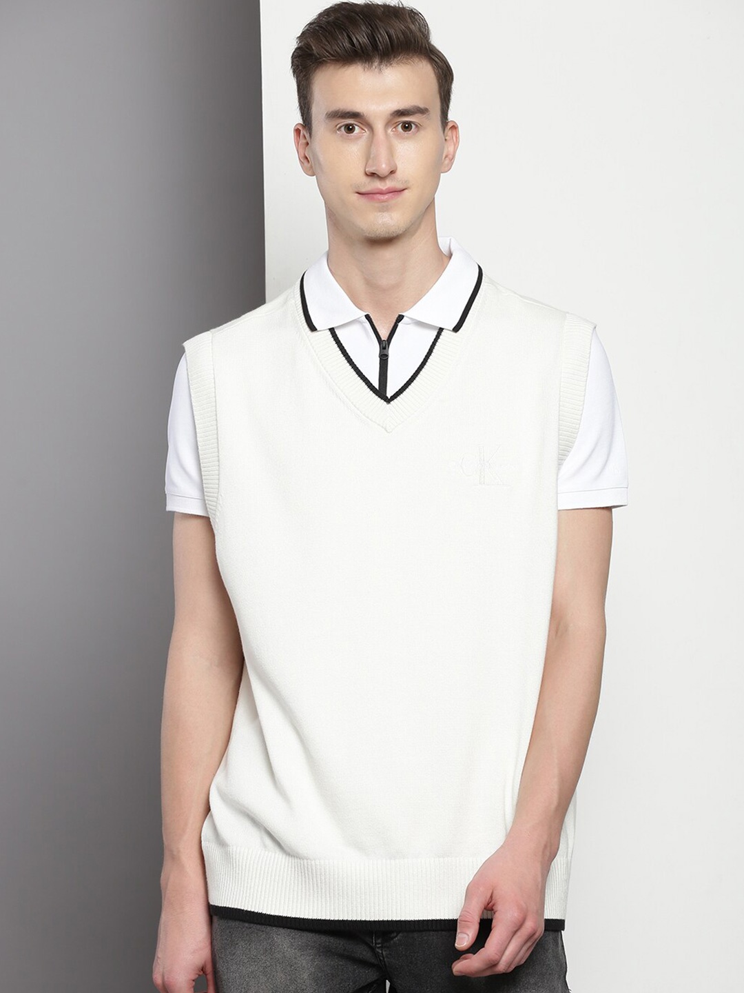 

Calvin Klein Jeans V-Neck Organic Cotton Sweater Vest, White