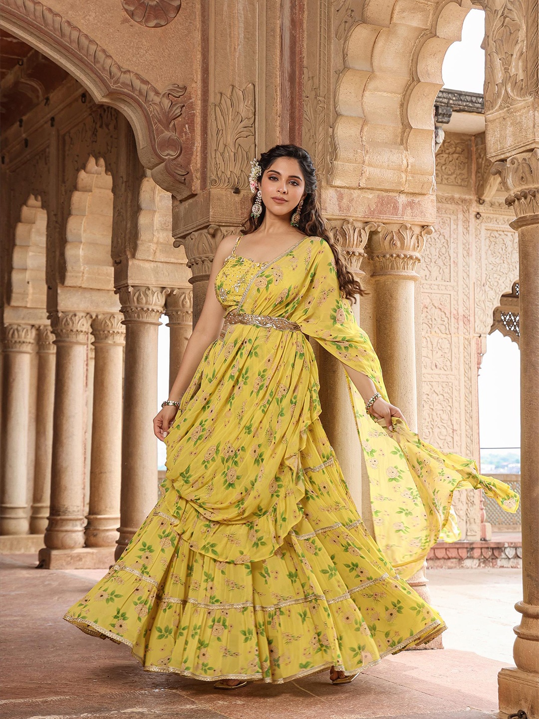 

SCAKHI Floral Printed Pure Georgette Ready to Wear Saree, Yellow