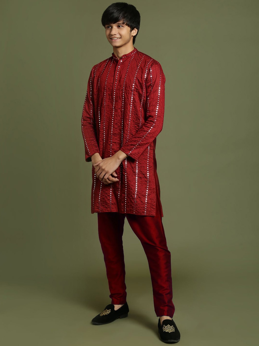 

VASTRAMAY Boys Embroidered Regular Mirror Work Kurta with Pyjamas, Maroon