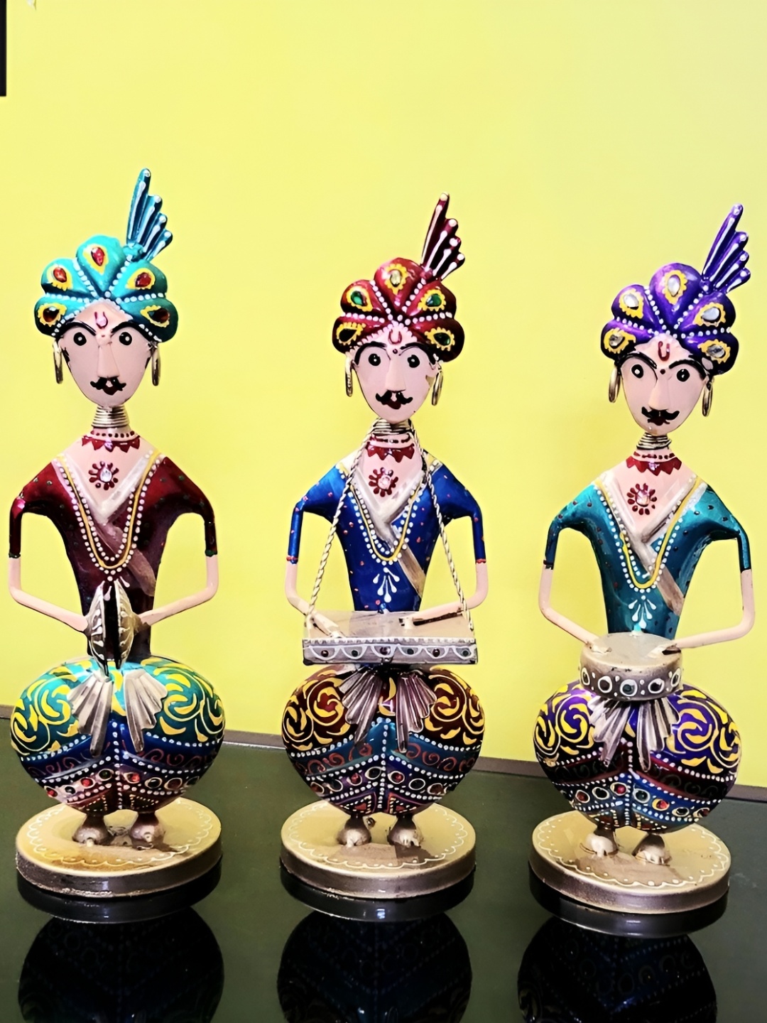 

Kittens Beige & Blue 3 Pieces Rajasthani Metal Figurine Showpieces