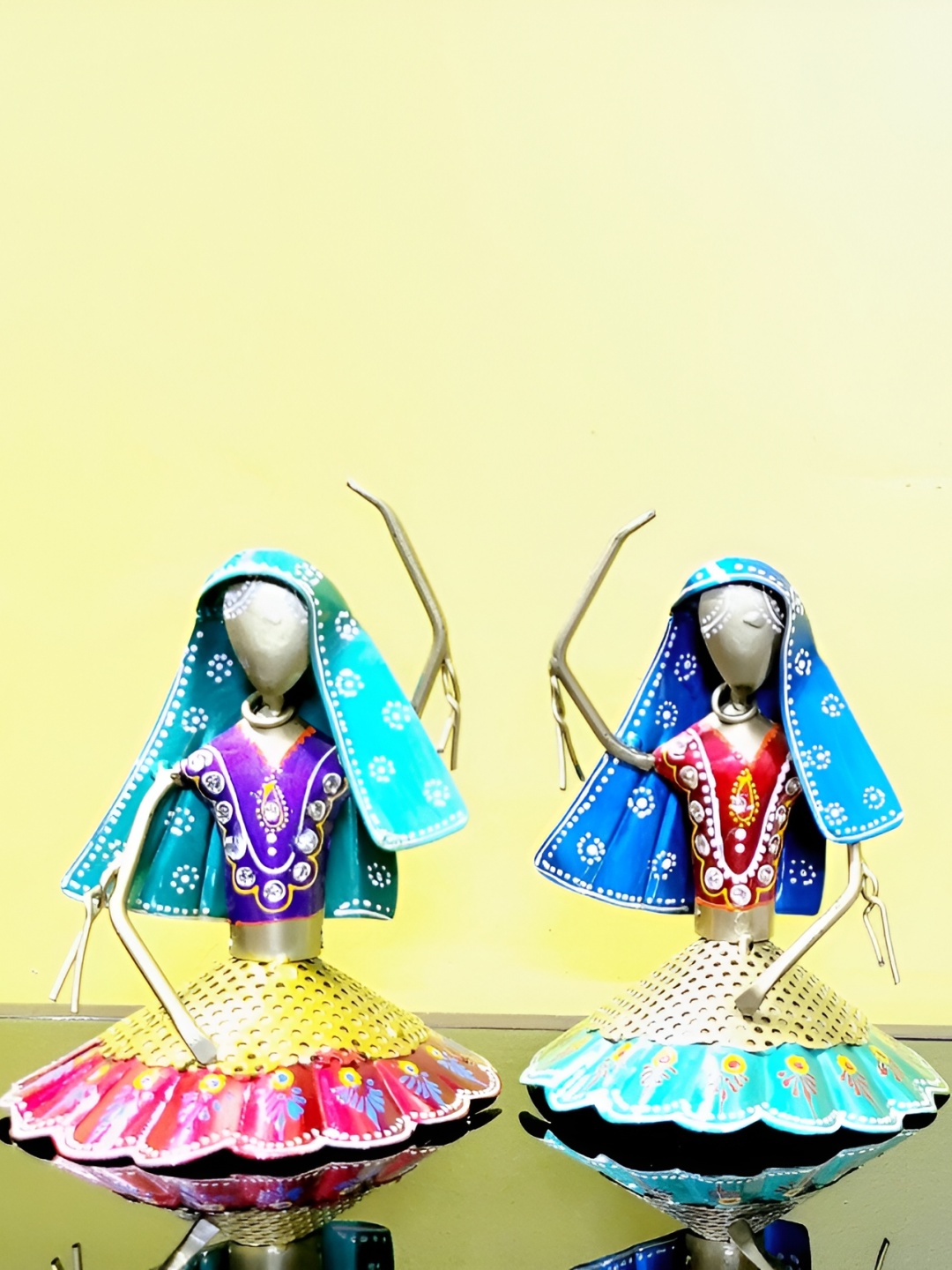 

Kittens Brown & Blue 2 Pieces Rajasthani Metal Figurine Showpieces