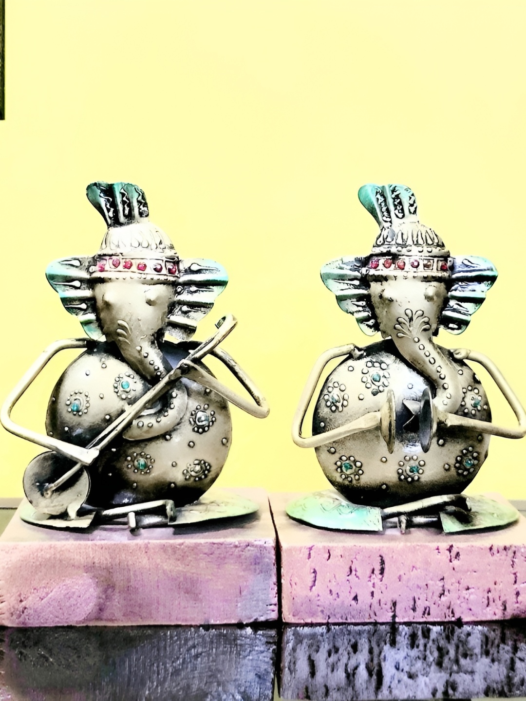 

Kittens Brown & Green 2 Pieces Ganesha Metal Figurine Showpieces