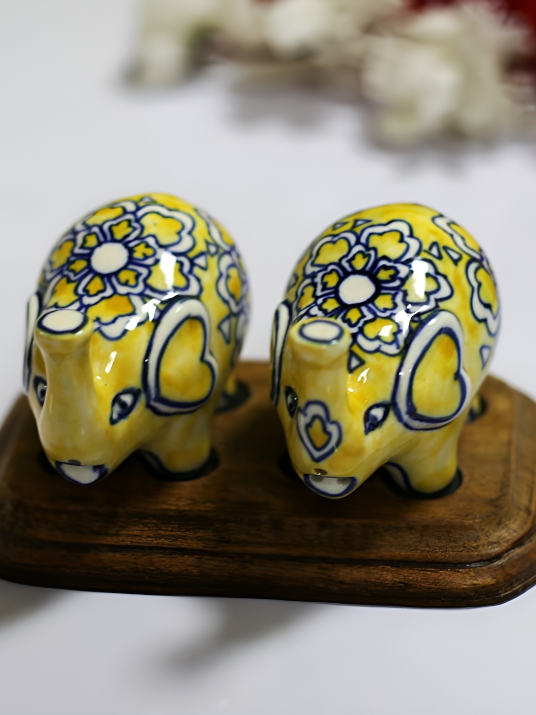 

Kittens Yellow 2 Pieces Ceramic Salt & Pepper Dispenser with Holder