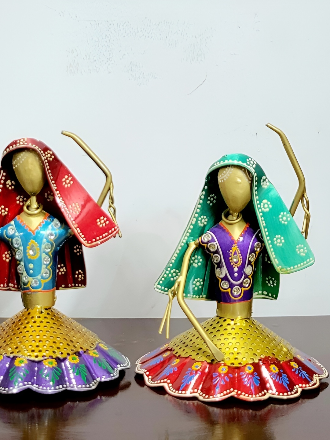 

Kittens Brown & Blue 2 Pieces Rajasthani Metal Figurine Showpieces