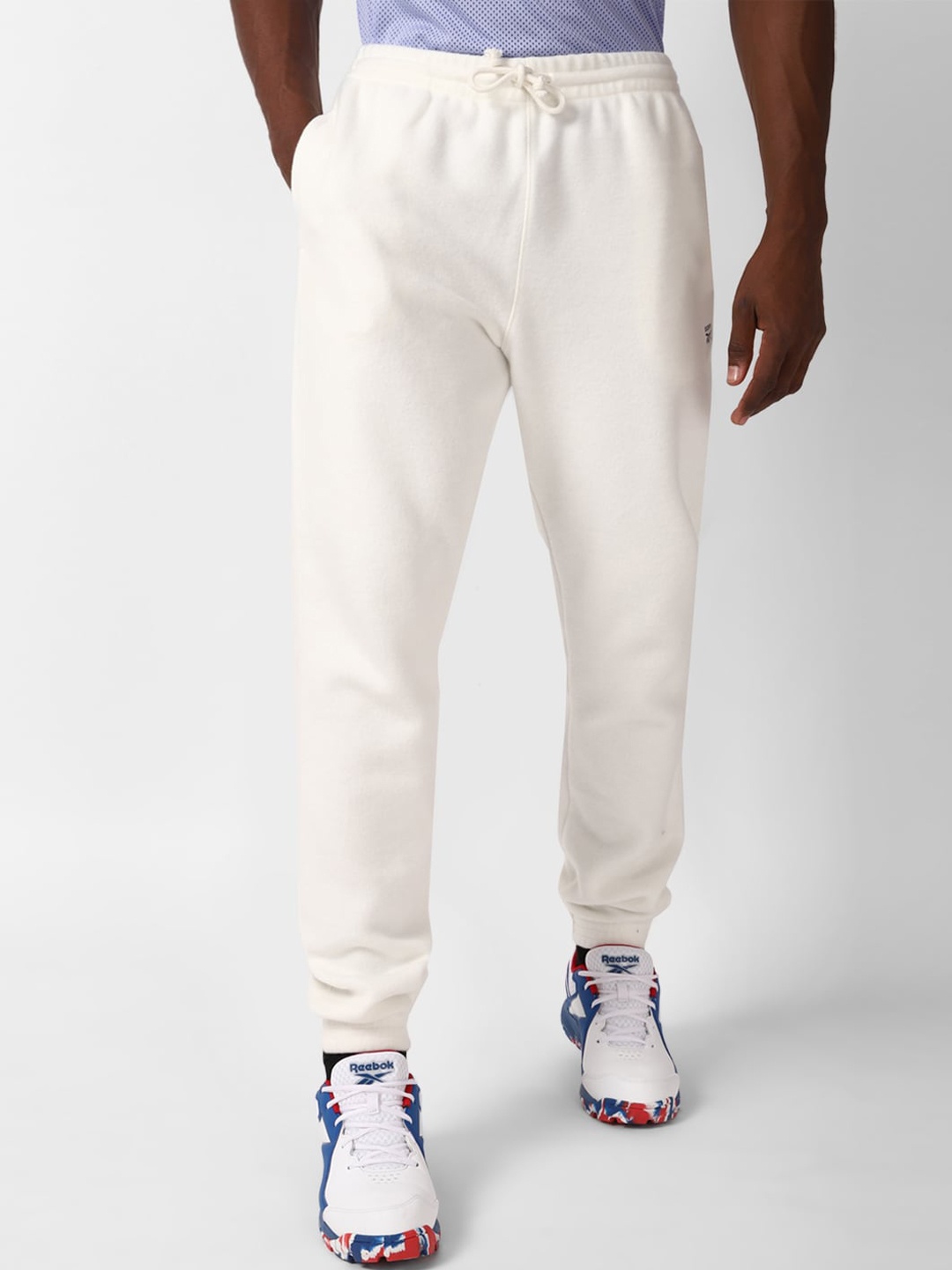 

Reebok Men Cl Wde Fl Mid-Rise Joggers, White