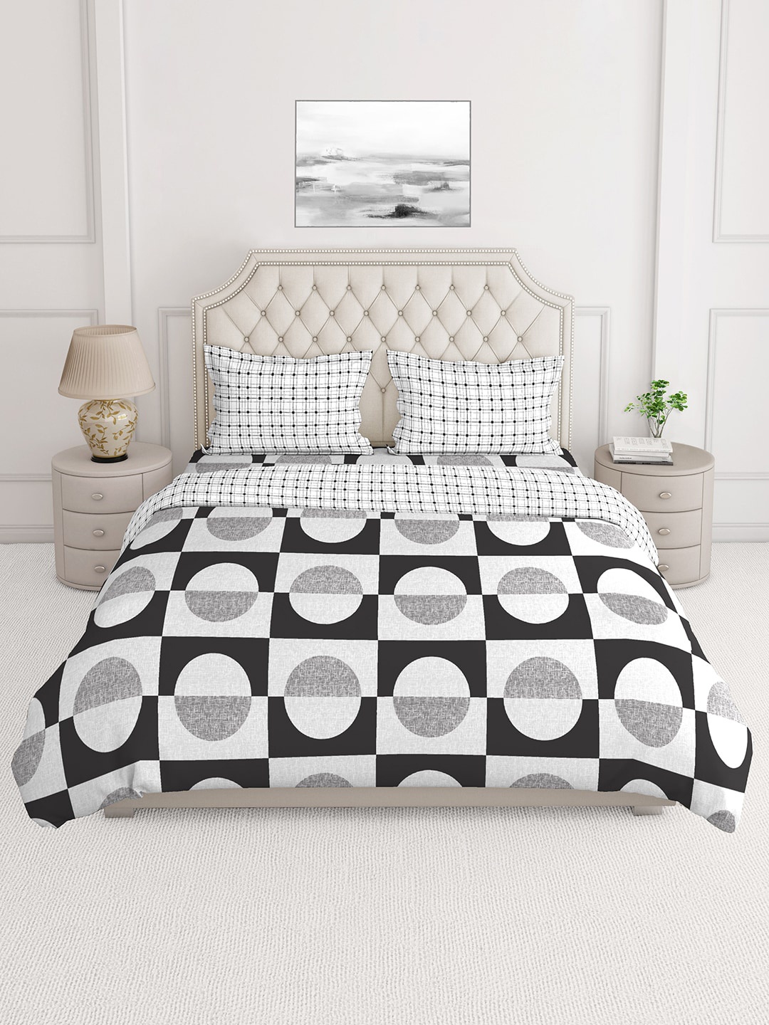 

Layers Black & White Printed Cotton Superfine Double King Bedding Set