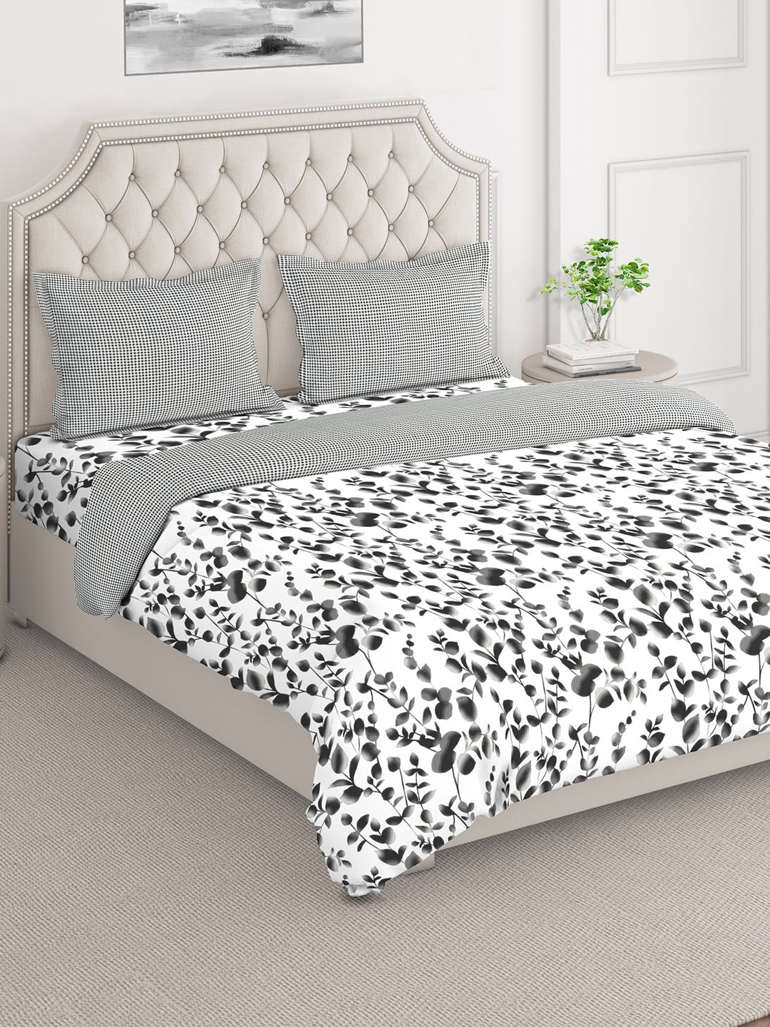 

Layers Black & White Printed Cotton Superfine Double King Bedding Set