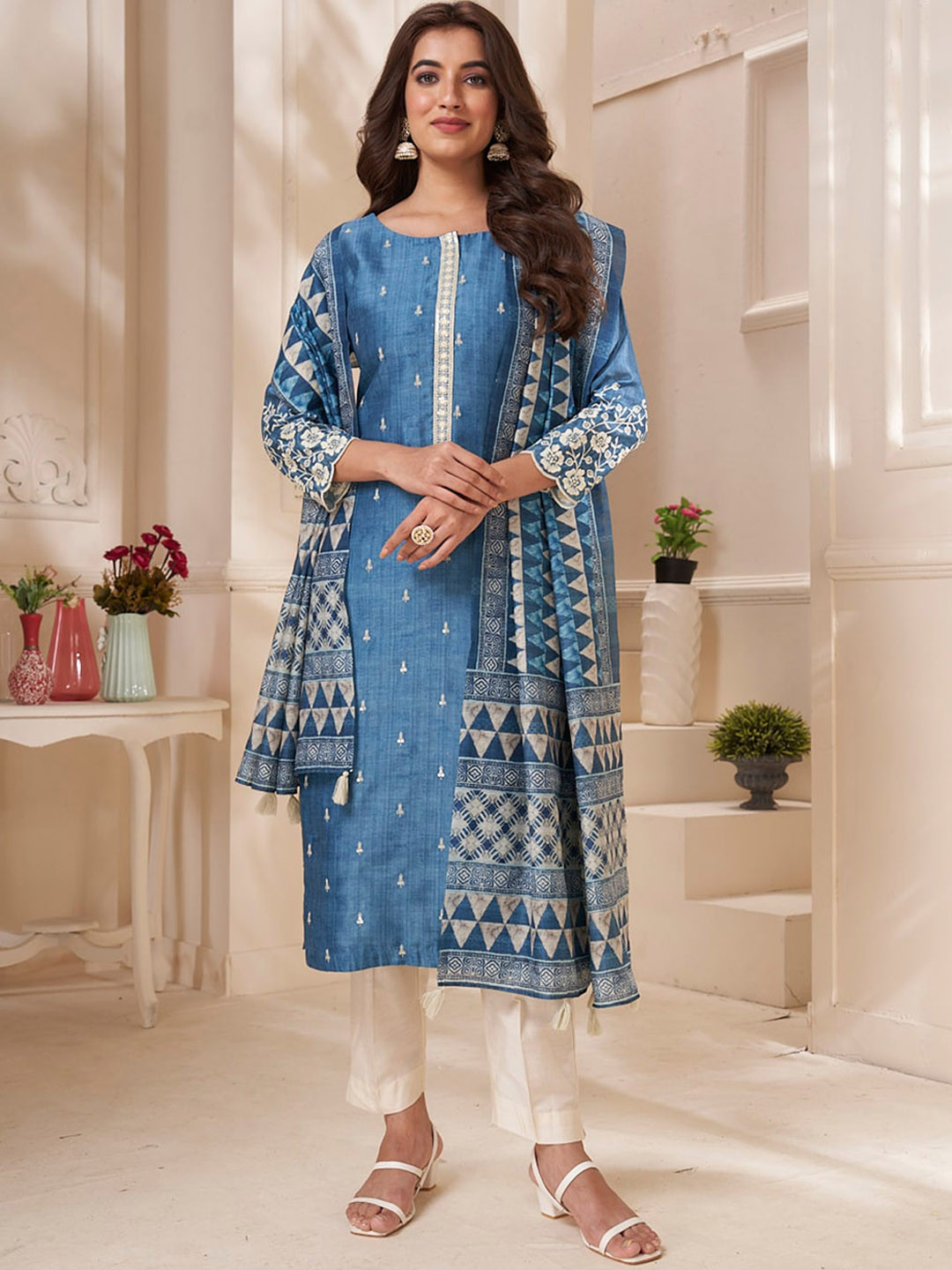 

Kalyan Silks Ethnic Motifs Embroidered Thread Work Kurta With Pyjamas & Dupatta, Blue