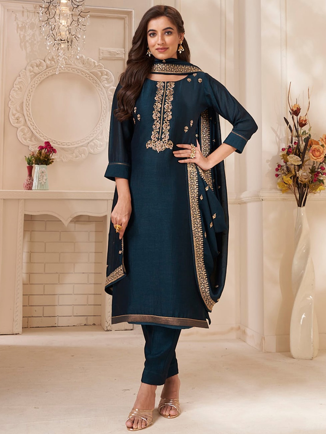 

Kalyan Silks Ethnic Motifs Yoke Design Regular Kurta with Trousers & Dupatta, Green