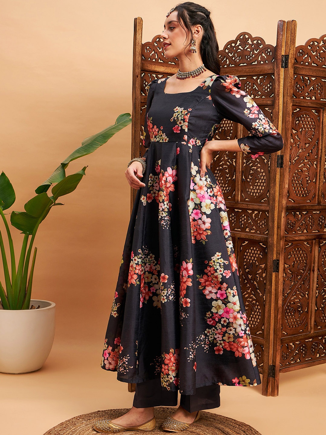 

Shae by SASSAFRAS Black & Pink Floral Printed Square Neck Puff Sleeves Anarkali Kurta