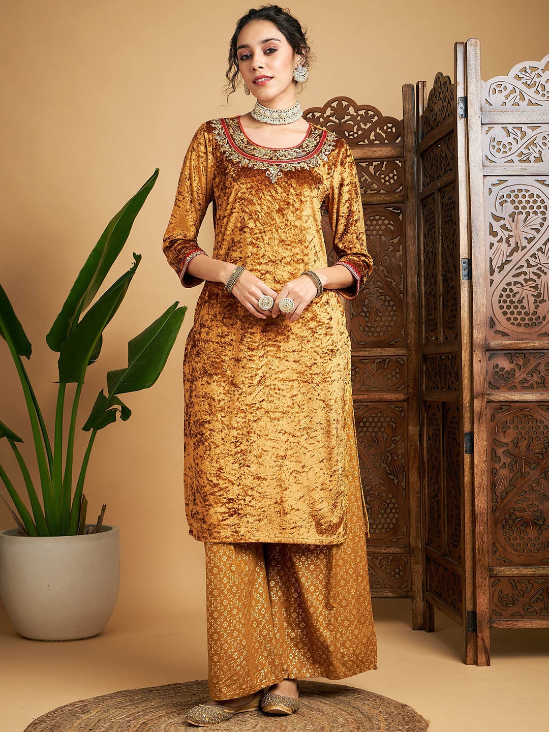 

Shae by SASSAFRAS Ethnic Motifs Yoke Design Pure Velvet Straight Kurta, Mustard