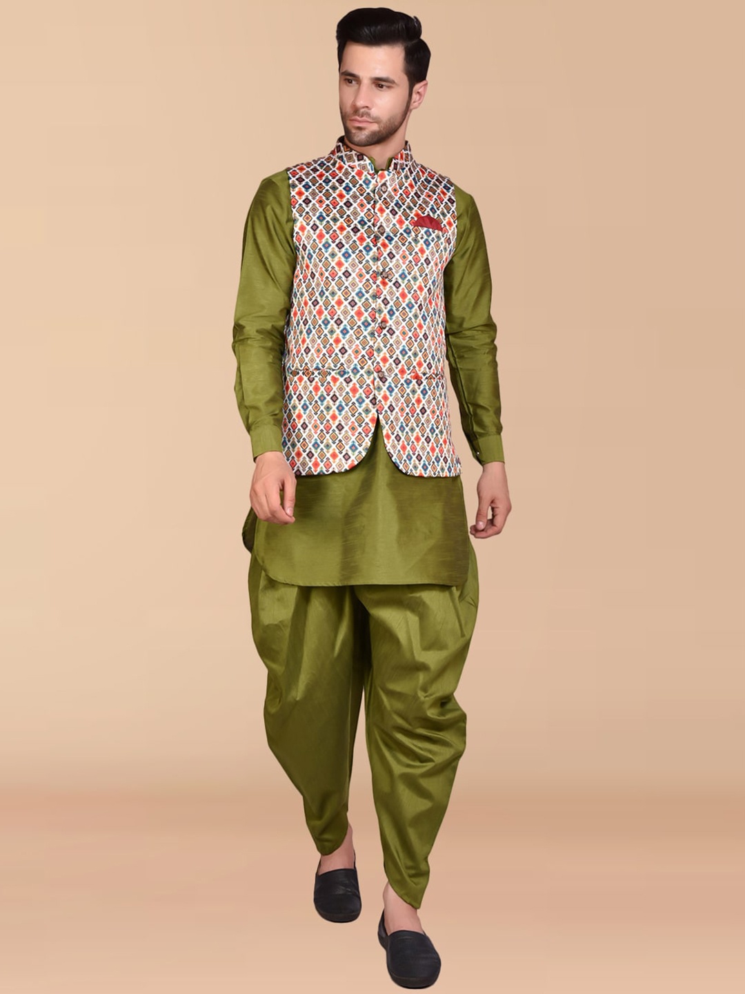 

PRINTCULTR Band Collar Pure Silk Straight Kurta & Dhoti Pants with Nehru jacket, Green