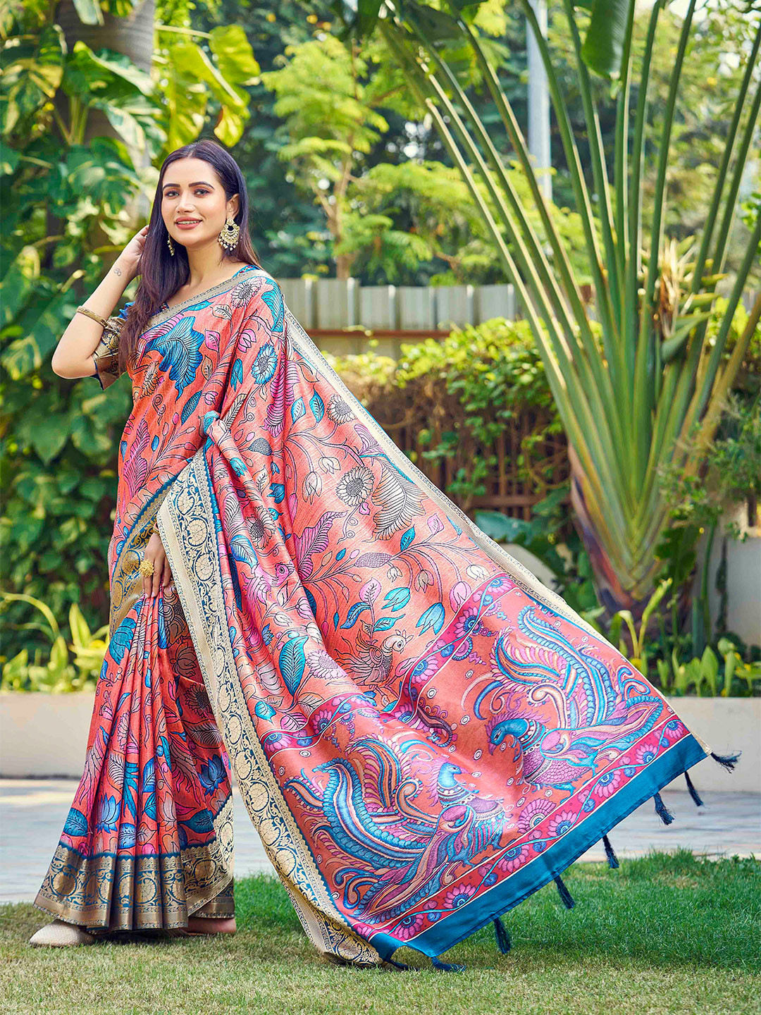 

ODD BY chansi TRENDZ Floral Printed Zari Saree, Peach
