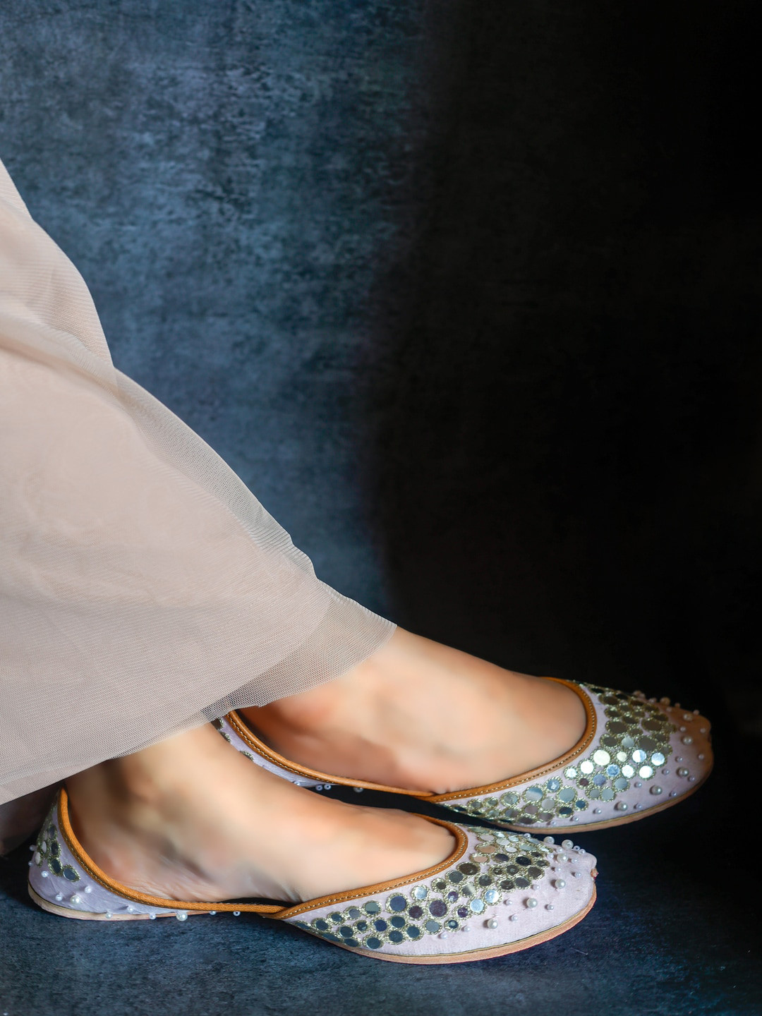

Sole Saga Embellished Leather Mojaris, Pink