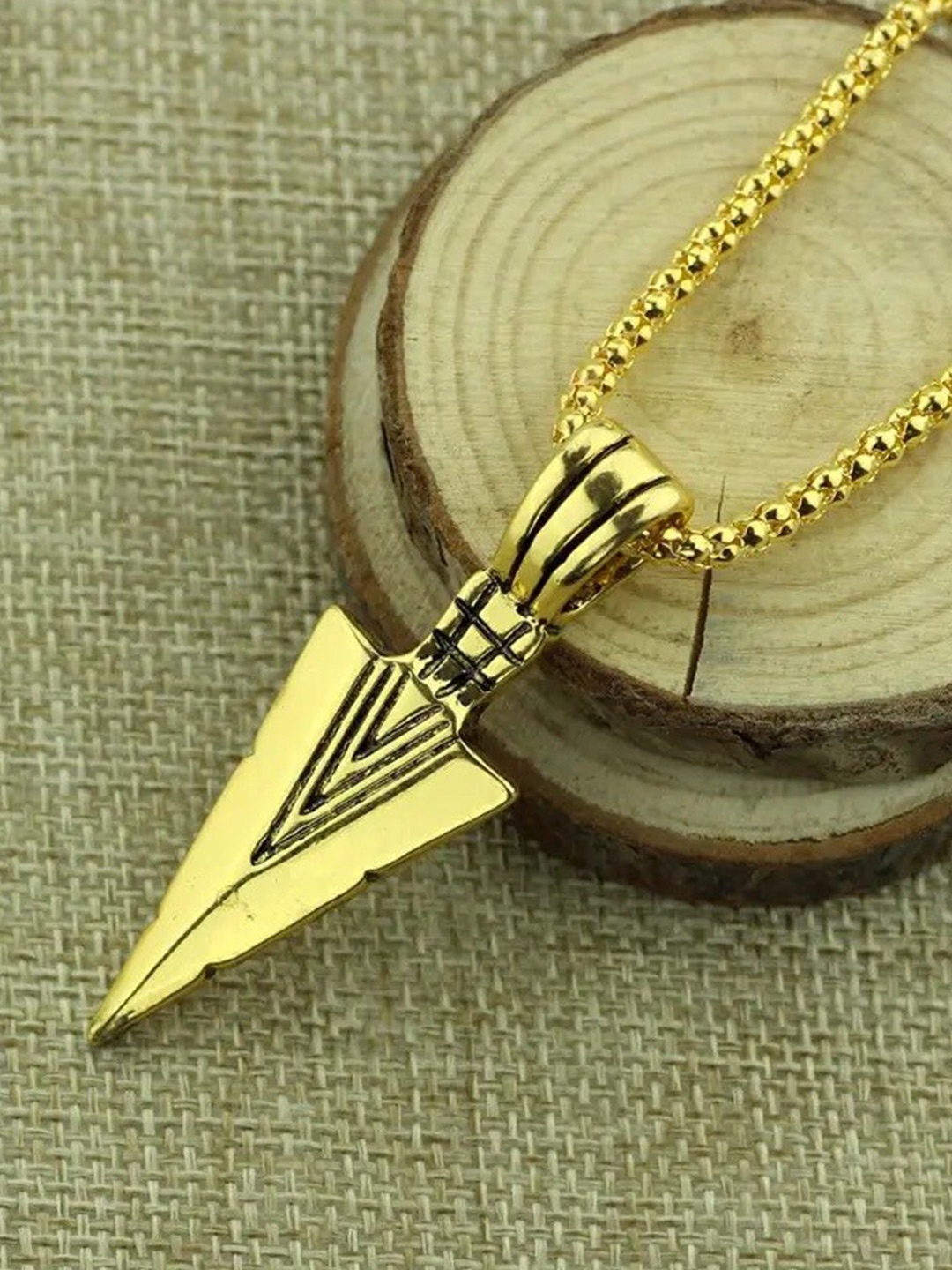 

MEENAZ Men Gold-Plated Arrow-Charm Pendant With Chain