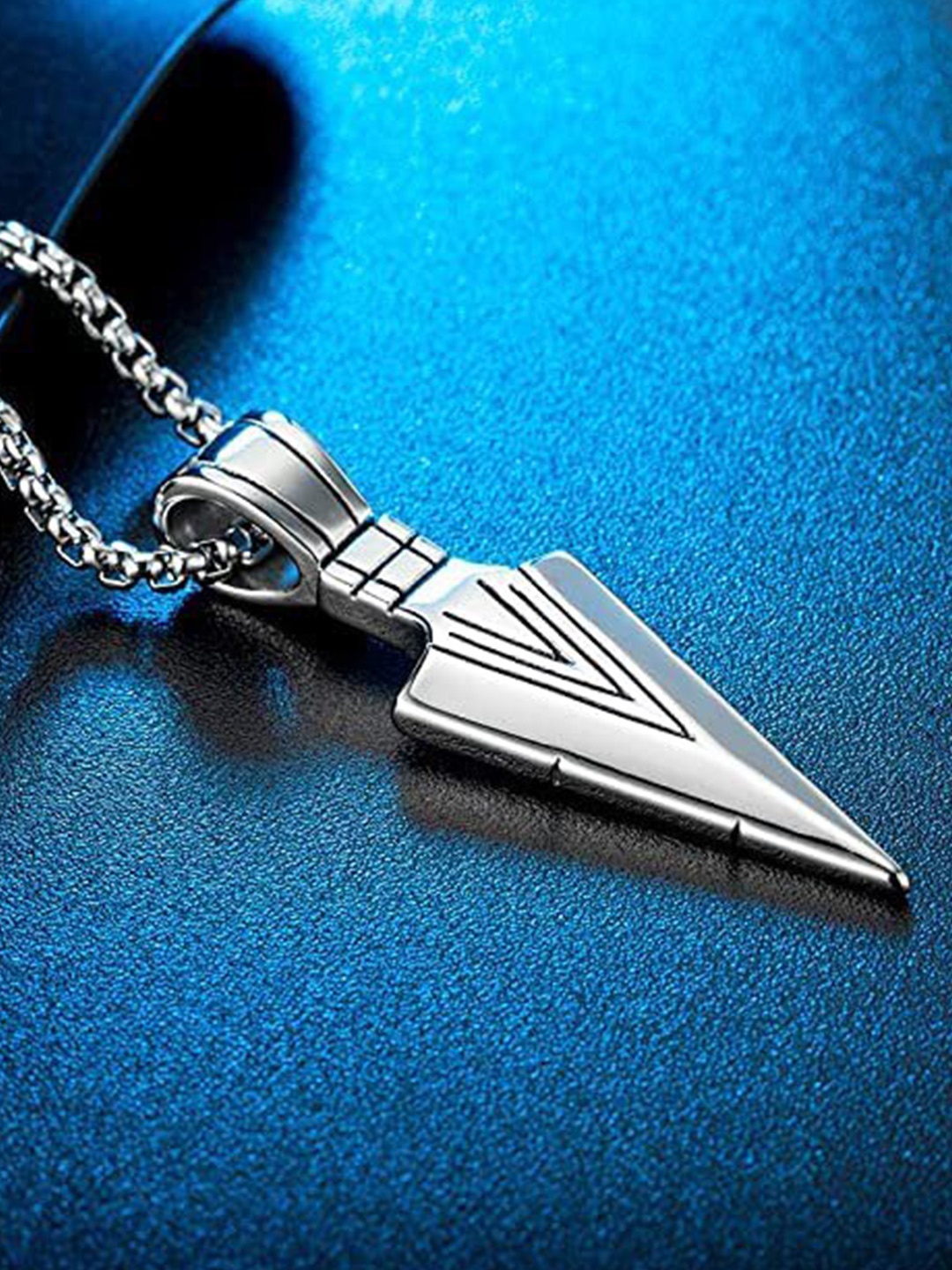 

MEENAZ Men Silver-Plated Arrow-Shaped Pendant With Chain