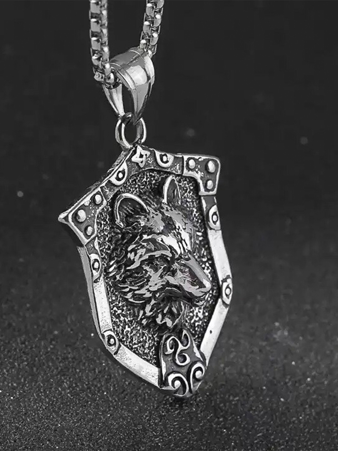 

MEENAZ Silver-Plated Pendant With Chain