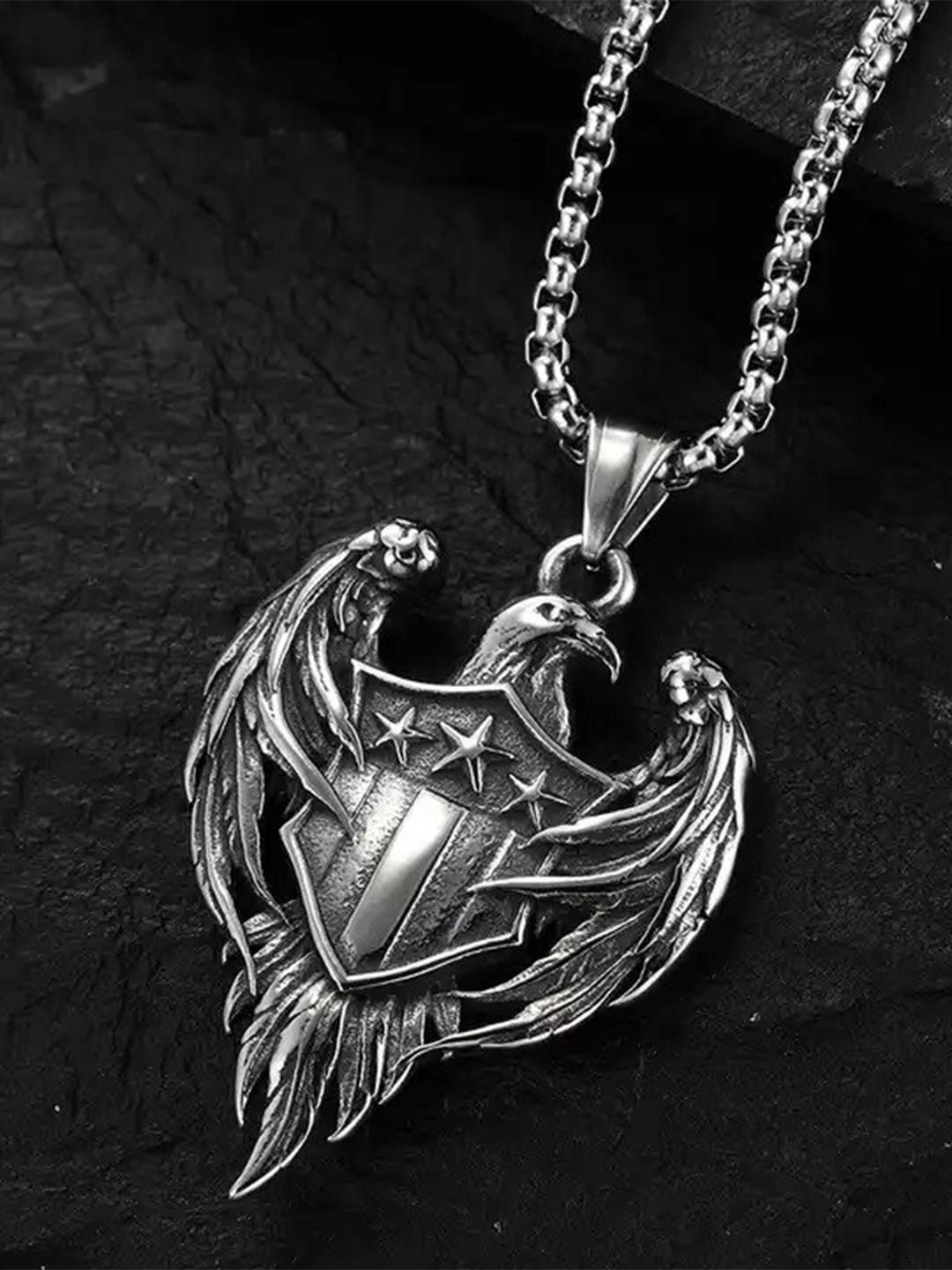 

MEENAZ Men Silver-Plated Eagle-Shaped Charm Pendant With Chain