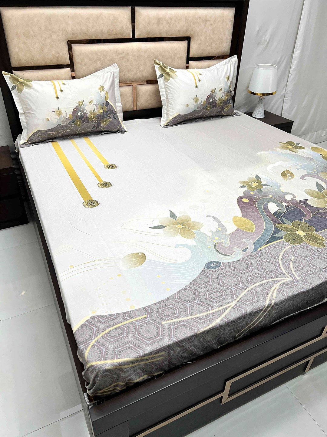 

Pure Decor Majestic White Floral Cotton 400 TC King Bedsheet with 2 Pillow Covers