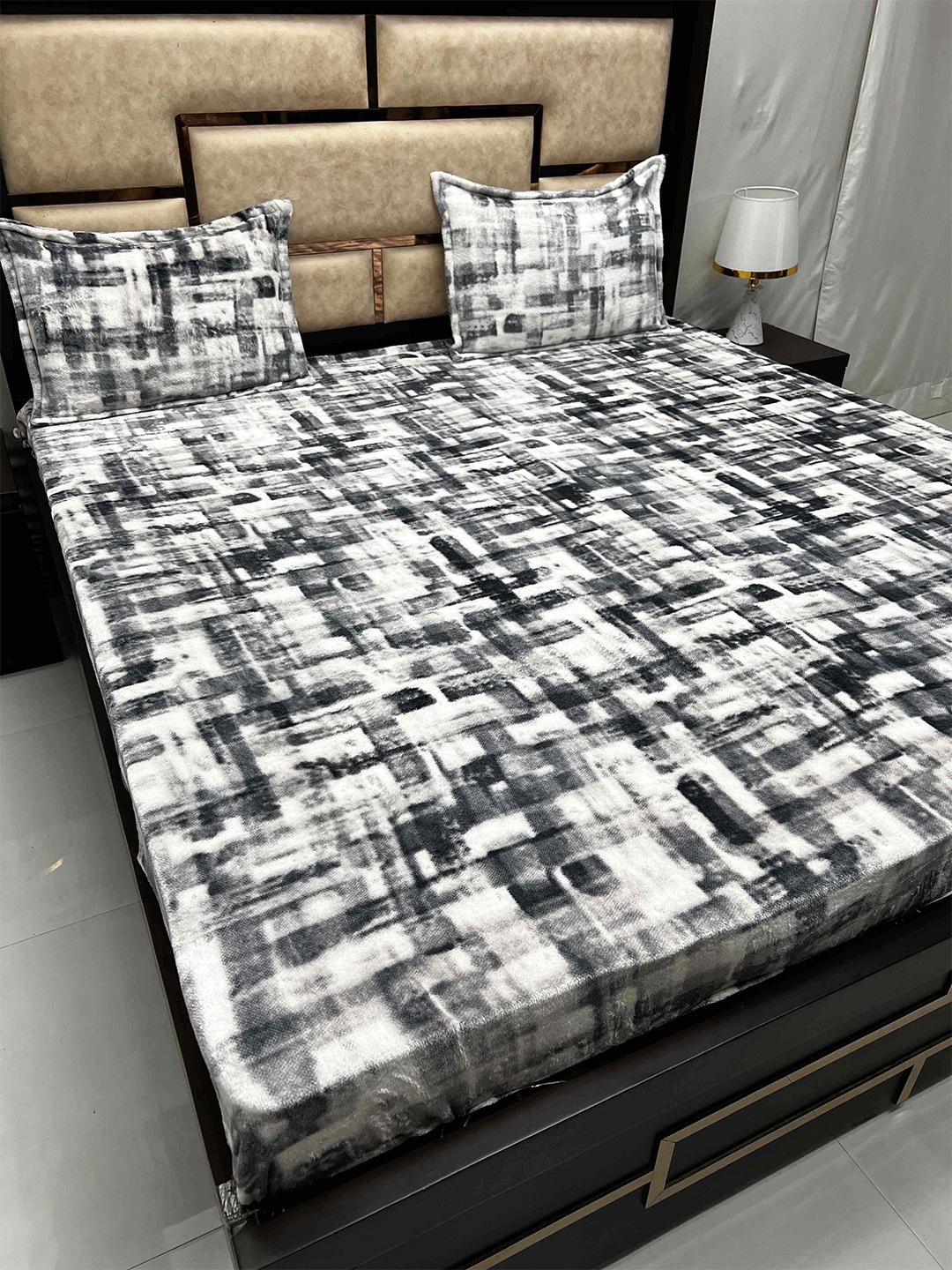 

Pure Decor Cozy Black 260 TC King Bedsheet with 2 Pillow Covers