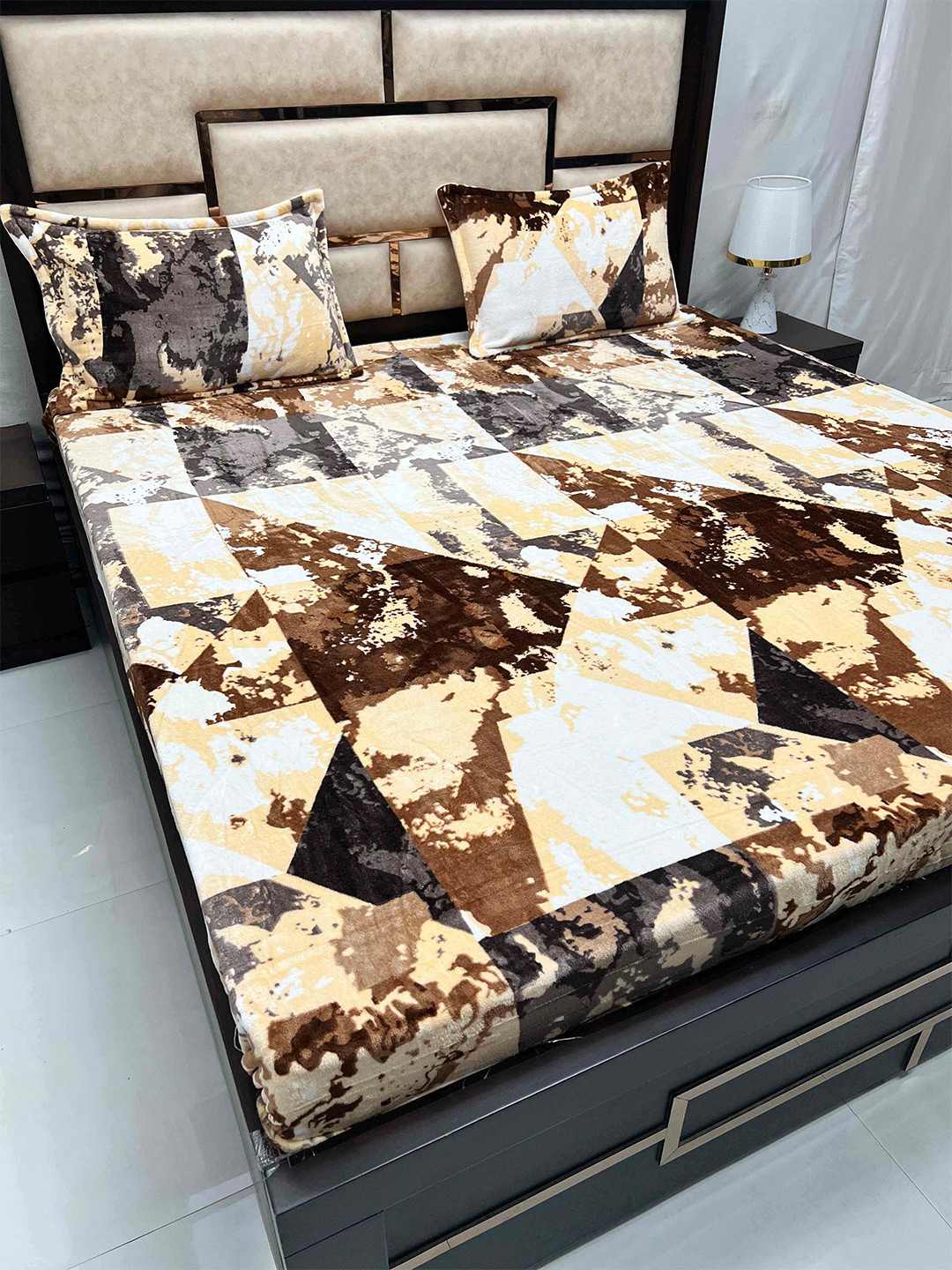 

Pure Decor Cozy Brown 260 TC King Bedsheet with 2 Pillow Covers