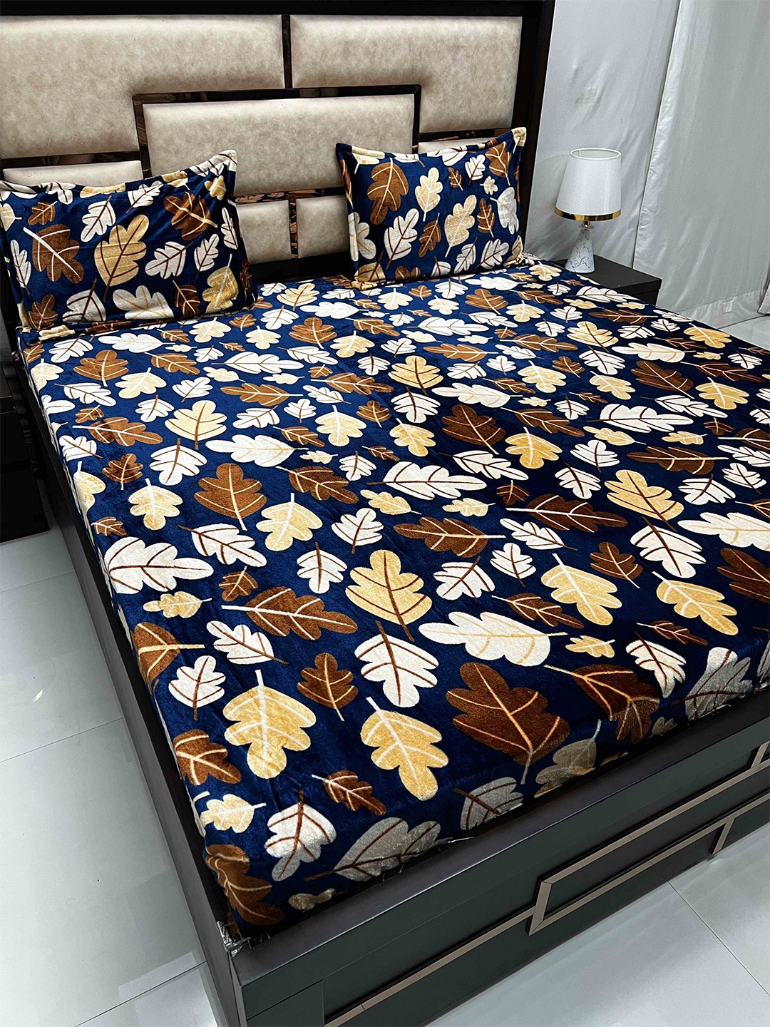 

Pure Decor Cozy Blue & Cream Floral 260 TC Super King Bedsheet With 2 Pillow Covers