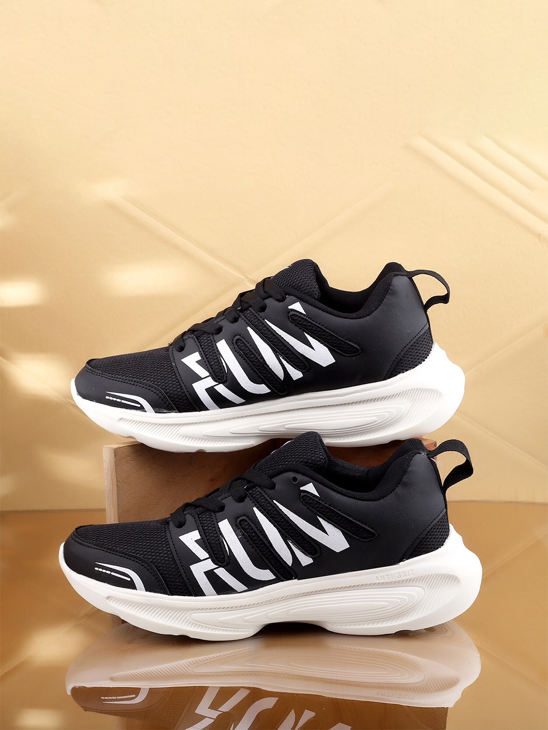 

KRAASA Men Mesh Running Shoes, Black
