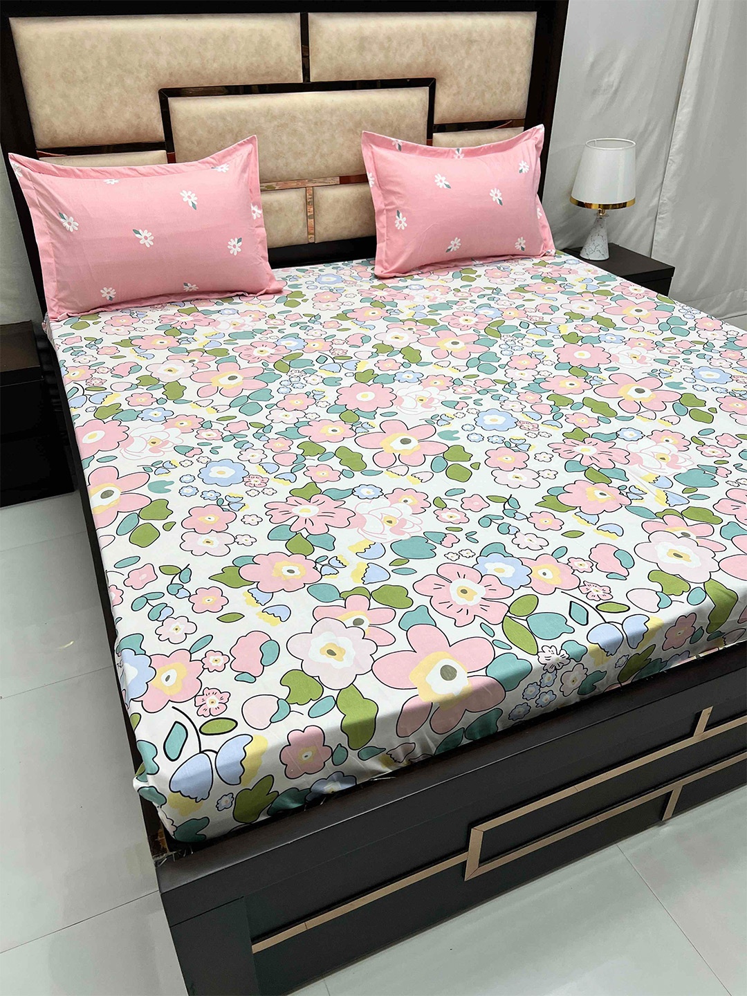 

Pure Decor Manor Pink & White Floral 186 TC Fitted King Bedsheet with 2 Pillow Covers