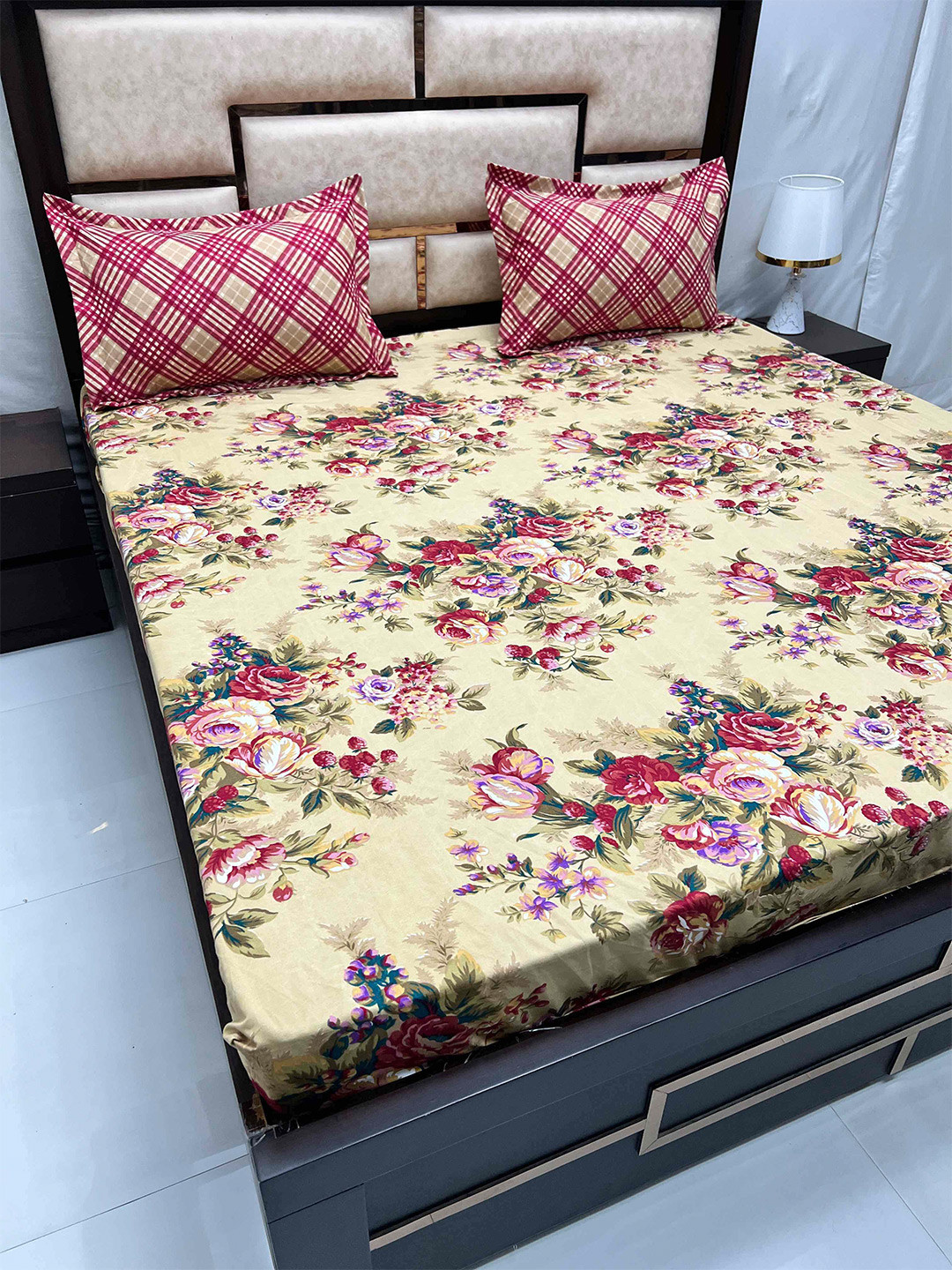 

Pure Decor Manor Yellow & Red Floral 186 TC King Bedsheet with 2 Pillow Covers