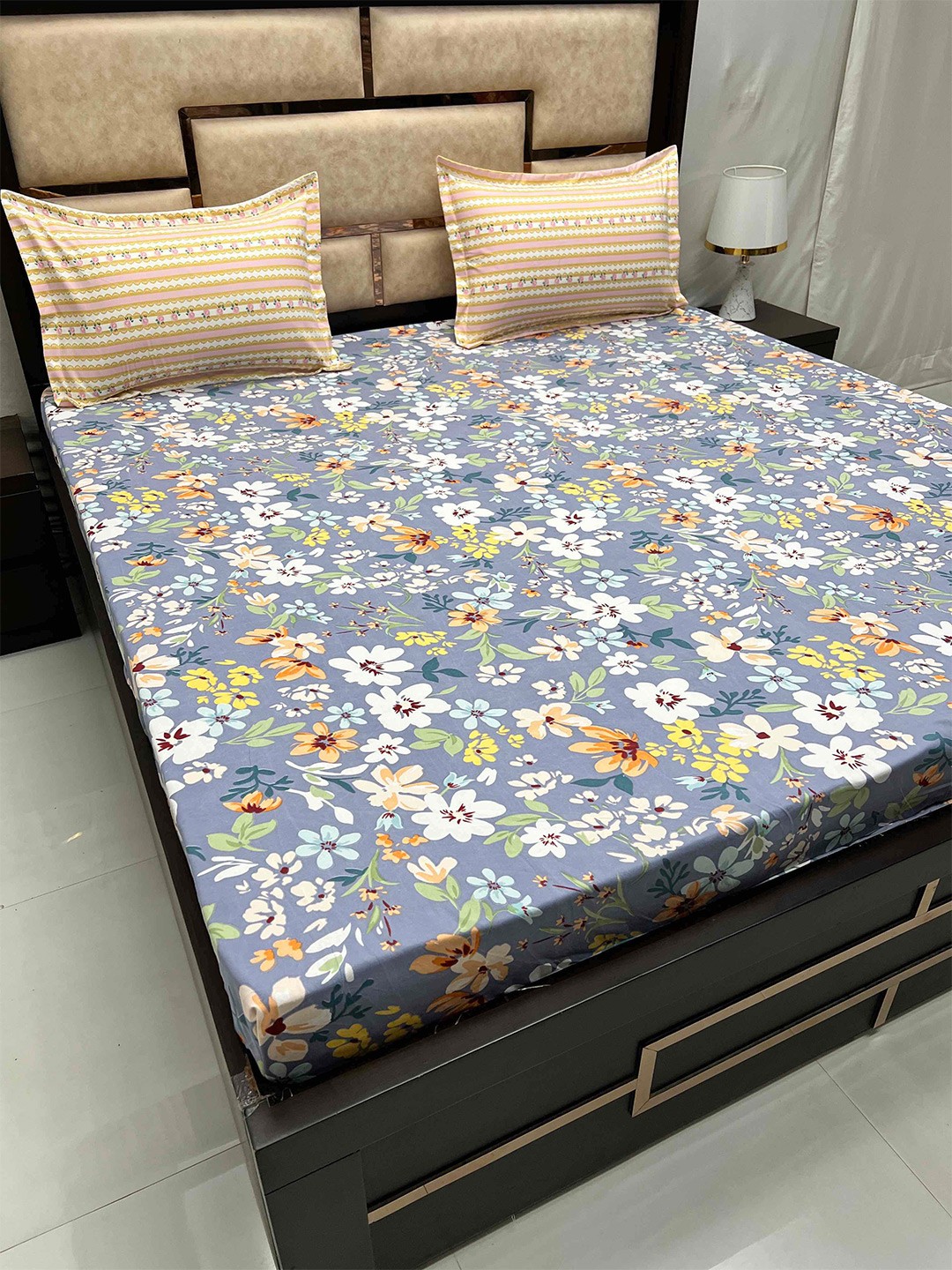 

Pure Decor Manor Blue & Green Floral 186 TC King Bedsheet with 2 Pillow Covers