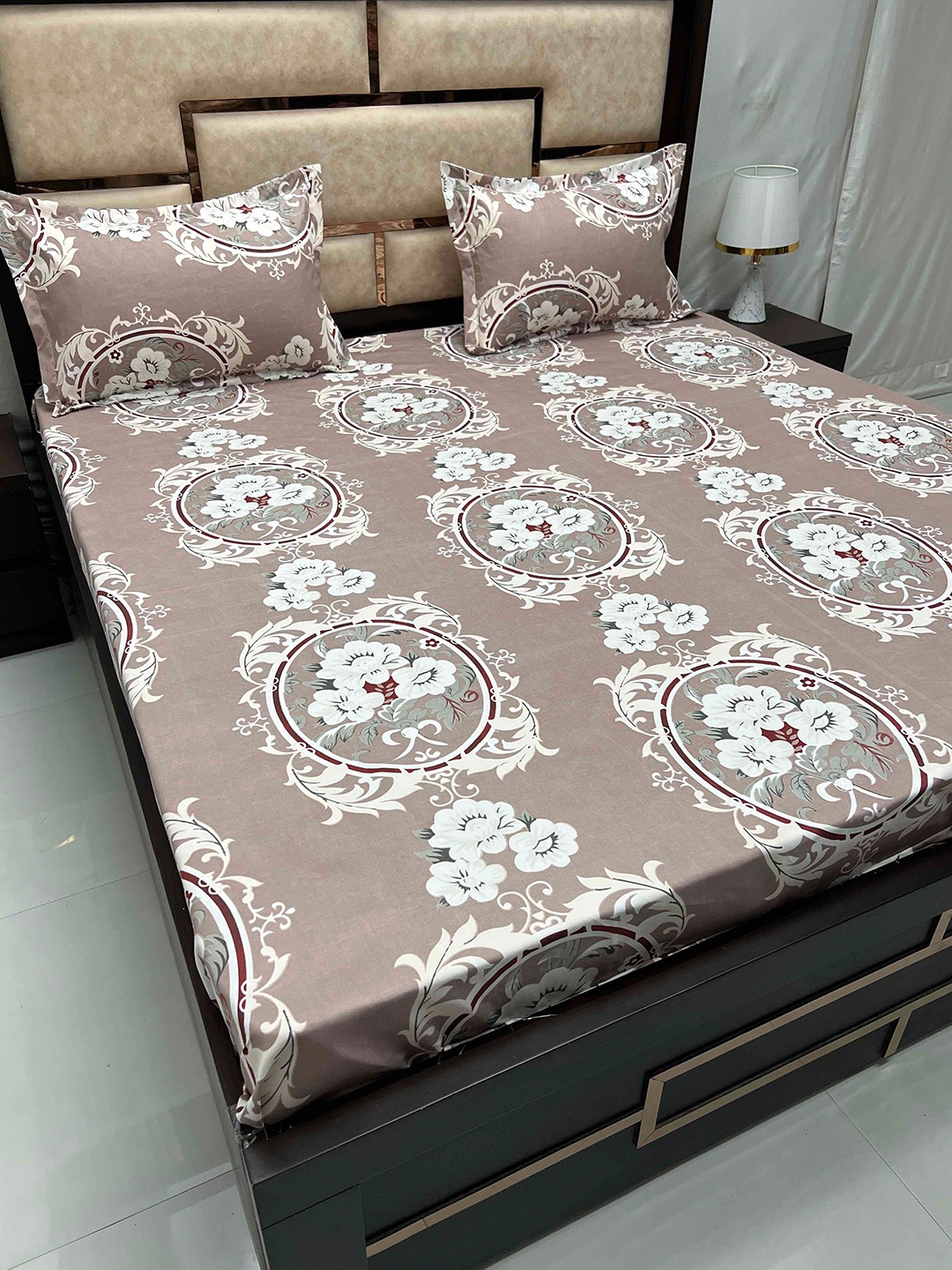 

Pure Decor Amulya Maroon & White Floral 250 TC Queen Bedsheet with 2 Pillow Covers