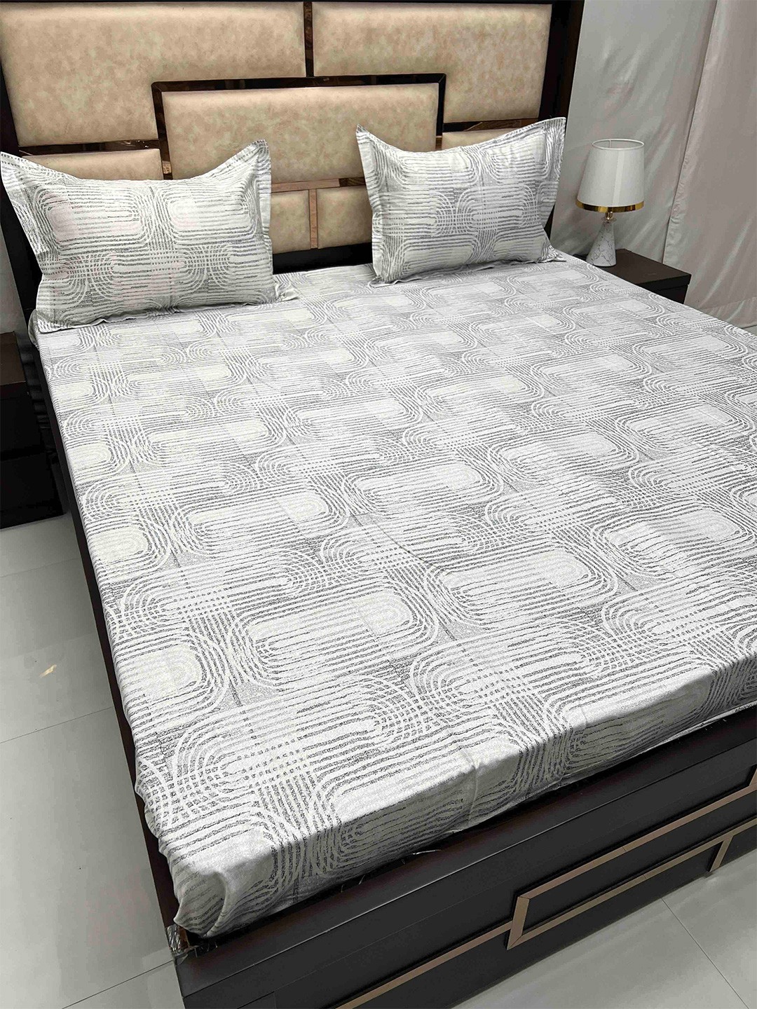 

Pure Decor Divine Grey Abstract Cotton 380 TC Super King Bedsheet With 2 Pillow Covers