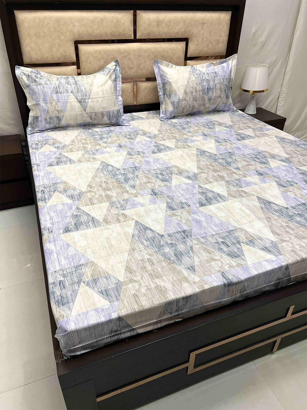 

Pure Decor Divine Blue Geometric Cotton 380 TC Super King Bedsheet With 2 Pillow Covers