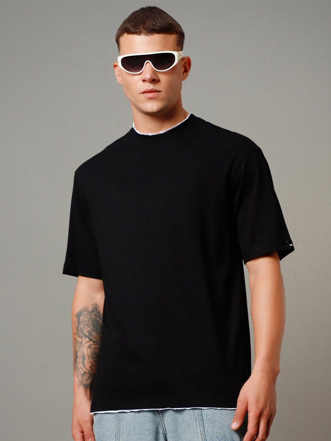 

Bewakoof Black Round Neck Short Sleeves Raw Edge Pure Cotton Oversized T-shirt