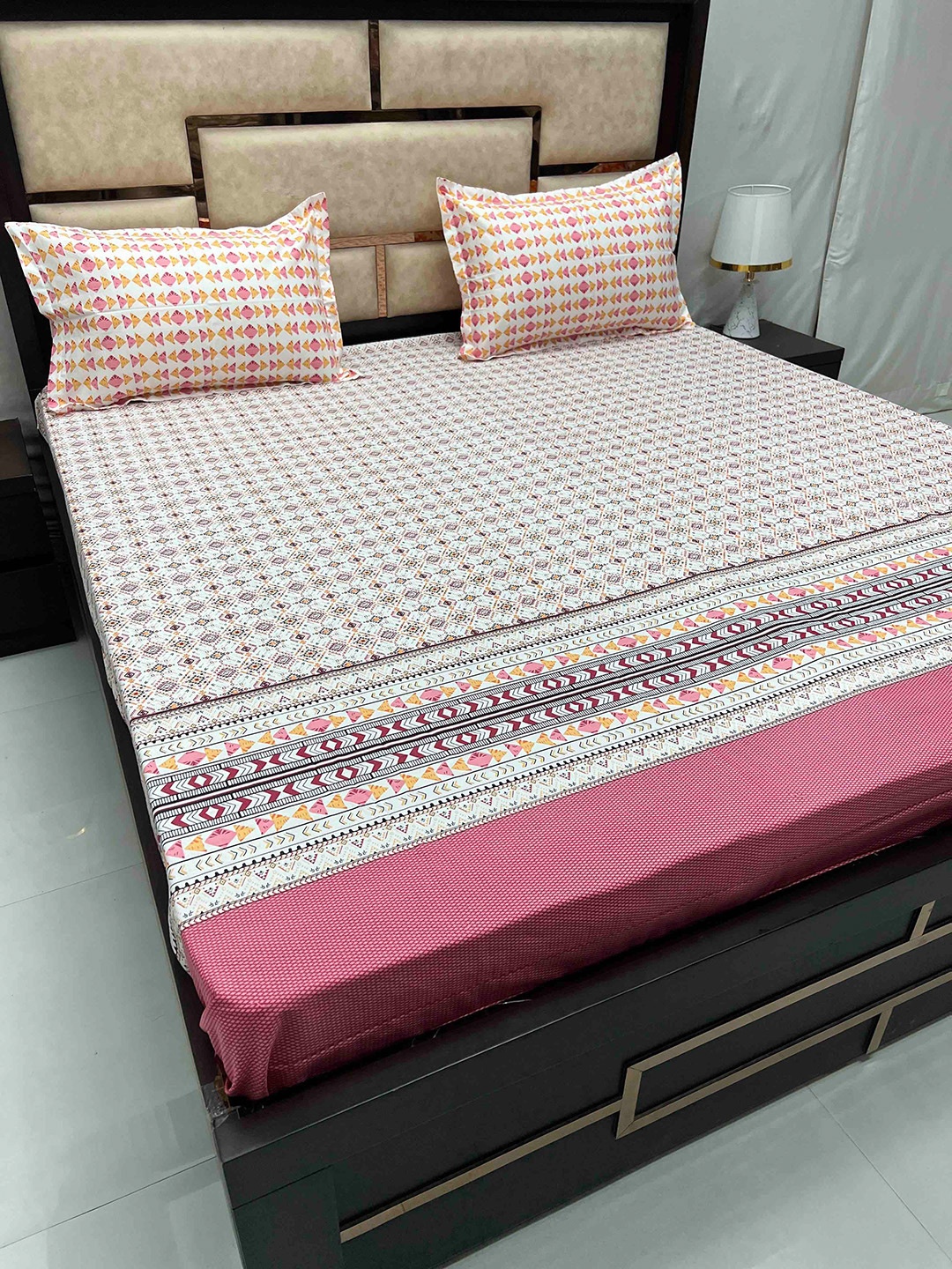 

Pure Decor Lifestyle White Printed Cotton 350 TC Super King Bedsheet With 2 Pillow Covers