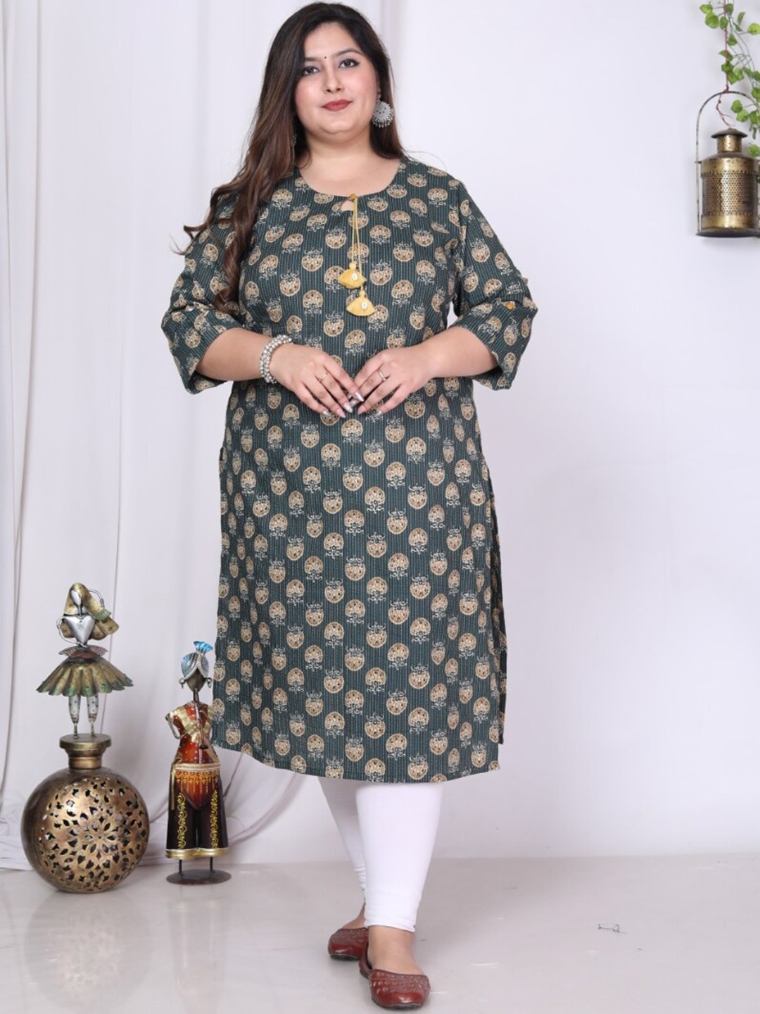 

Swasti Plus Size Ethnic Motifs Printed Tie-Up Neck Thread Work Straight Kurta, Green