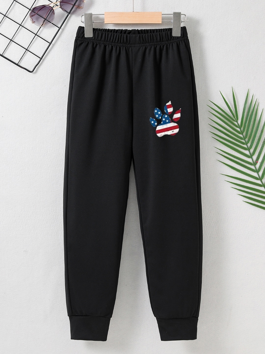 

StyleCast Girls Black Original Graphic Printed Mid Rise Joggers