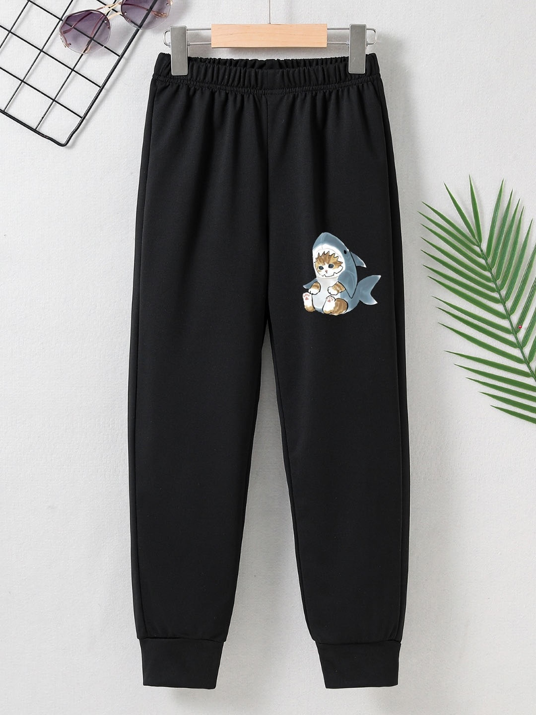 

StyleCast Girls Black Mid Rise Graphic Printed Joggers