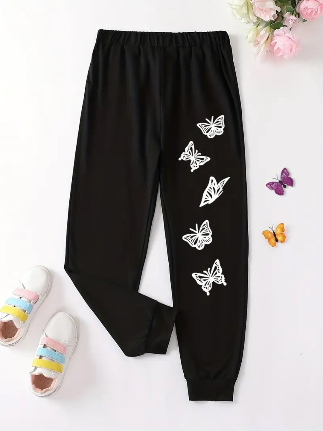 

StyleCast Girls Black Graphic Printed Mid Rise Joggers