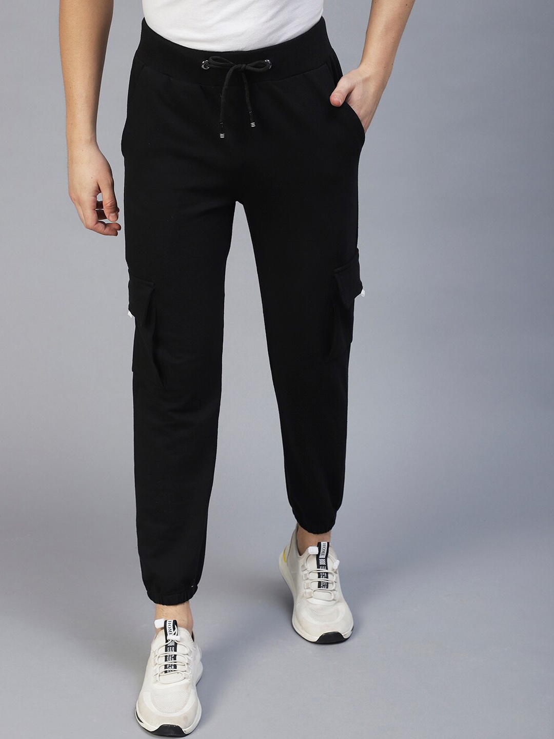 

KRAASA Men Mid-Rise Wrinkle Free Cargos Trousers, Black