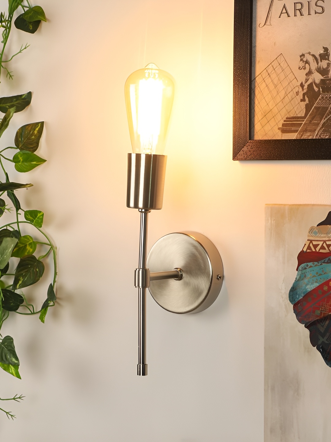 

Decor de Maison Silver Toned Aluminium Abstract Shaped Wall Lamp