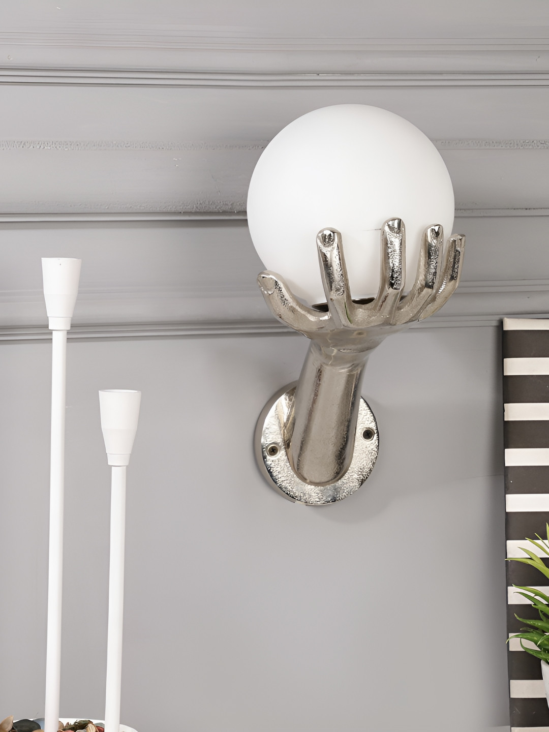 

Decor de Maison Silver-Toned & White Aluminium Spherical Shaped Wall Lamp