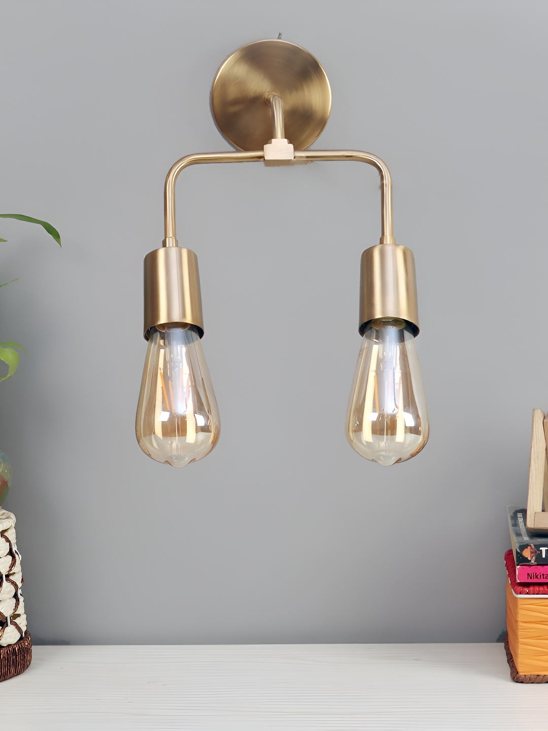 Decor de Maison Gold-Toned Abstract Shaped Aluminium Wall Lamp