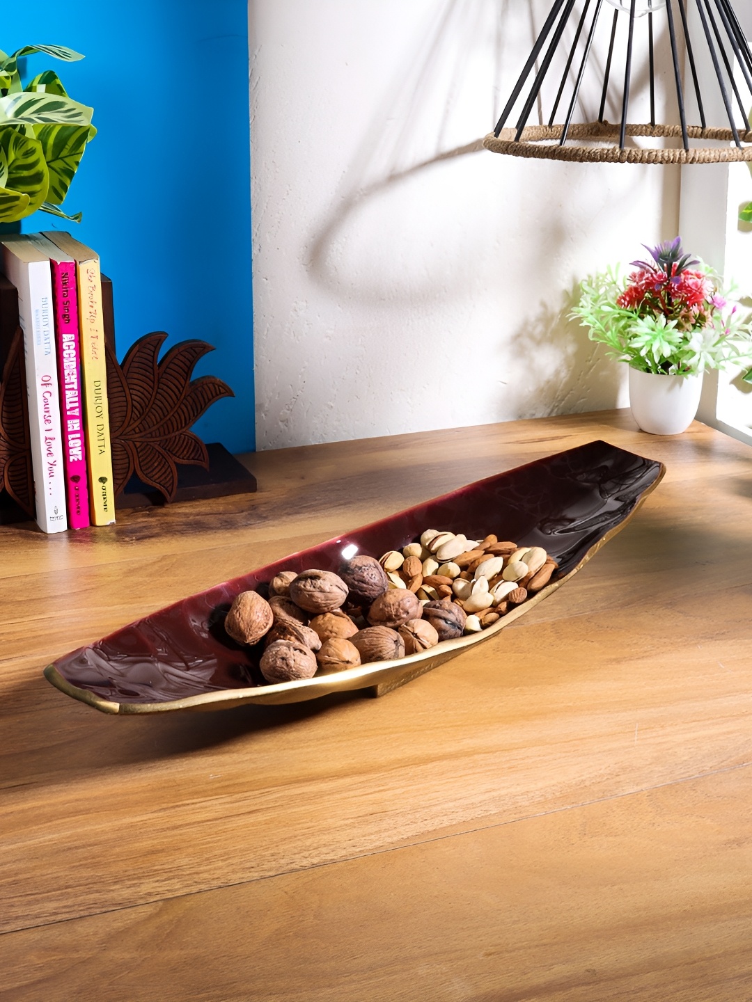 

Decor de Maison Maroon & Gold-Toned Boat Shape Enamel Metal Tray
